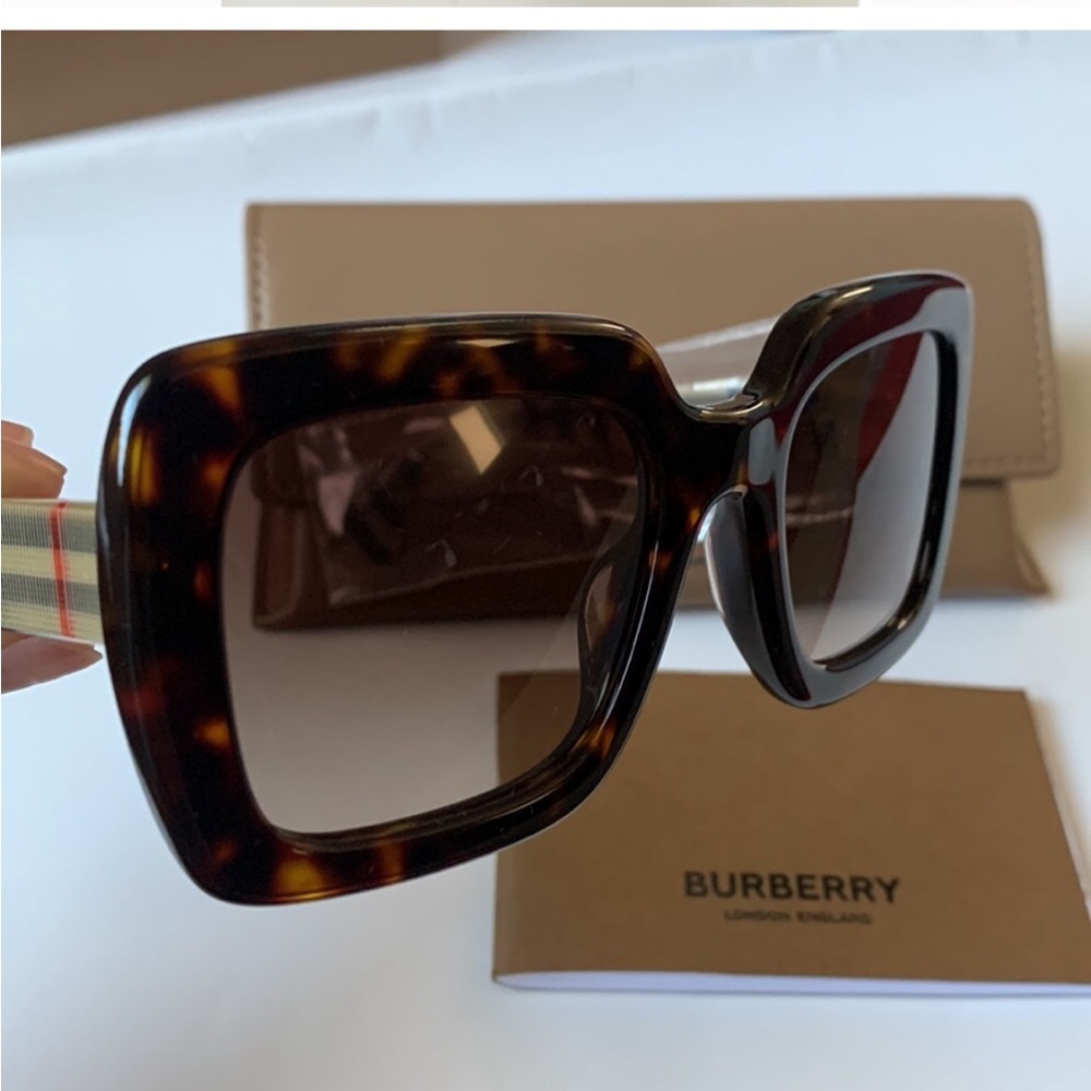 Burrbery new sunglasses - Picture 9 of 12